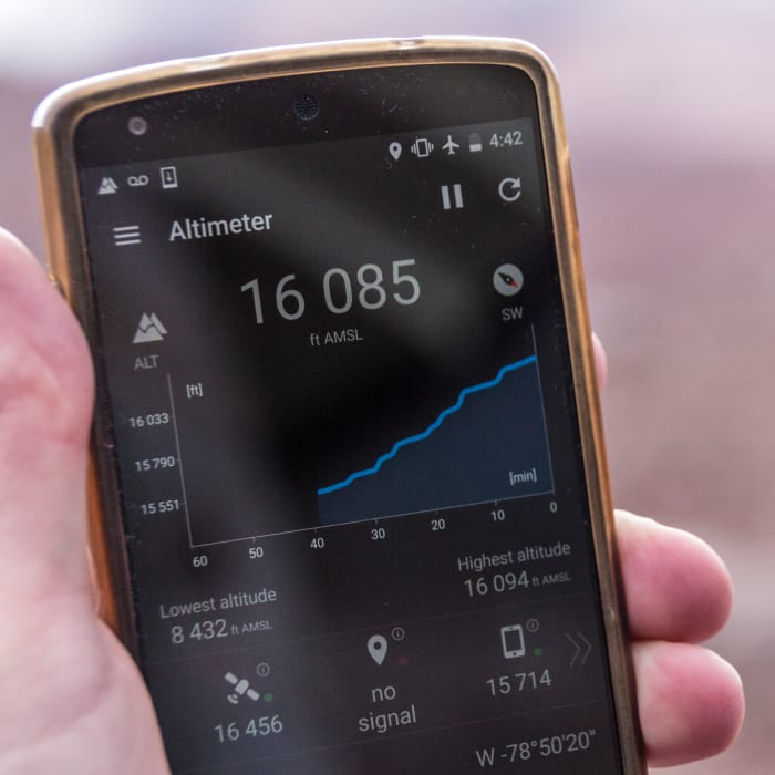 Smartphone showing altimiter and elevation at Refugio Whymper